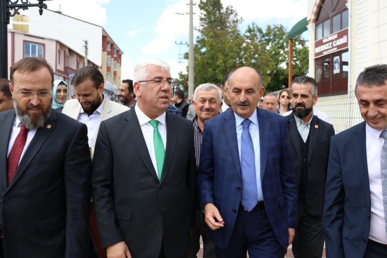 Bakan Müezzinoğlu’ndan Velimeşe Mahallesi’ne Ziyaret
