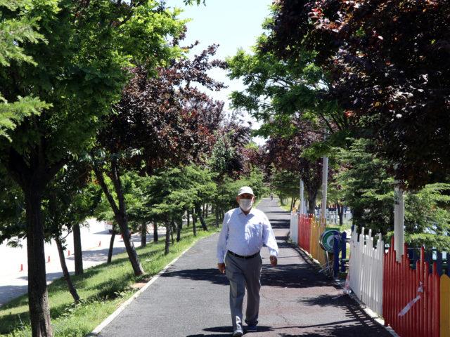 Trakya'da 65 yaş ve üstü vatandaşlar sokağa çıkarak bayramın keyfini yaşadı