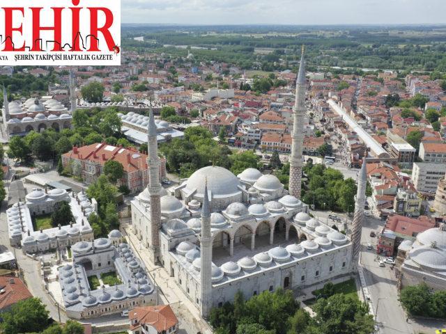 Din görevlileri heyecanla cemaati bekliyor