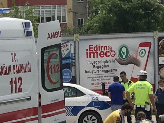 Edirne'de otomobille çarpışan motosikletin sürücüsü yaralandı