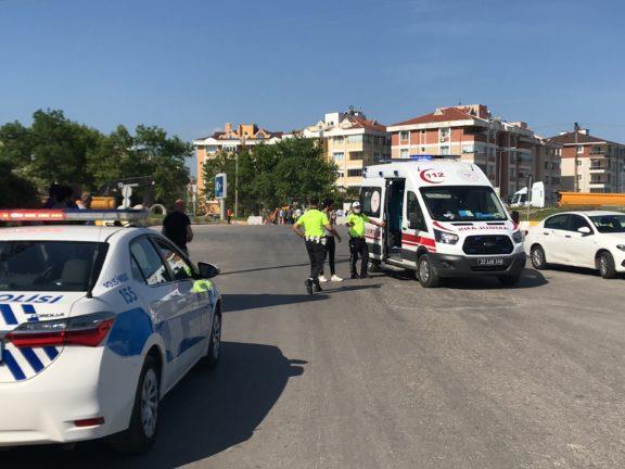 Edirne'de otomobille çarpışan motosikletin sürücüsü yaralandı