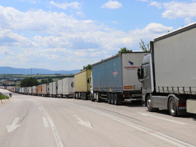 Hamzabeyli Sınır Kapısı'nda 5 kilometrelik tır kuyruğu oluştu