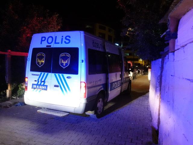 Kırklareli'nde koronavirüs tedbirlerini ihlal eden vatandaşları özel harekat ekipleri uyardı