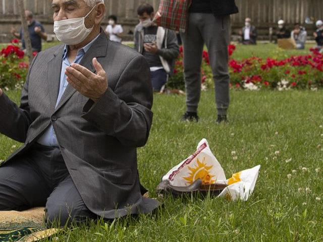 Selimiye Camisi'nde uzun aradan sonra cuma namazı kılındı