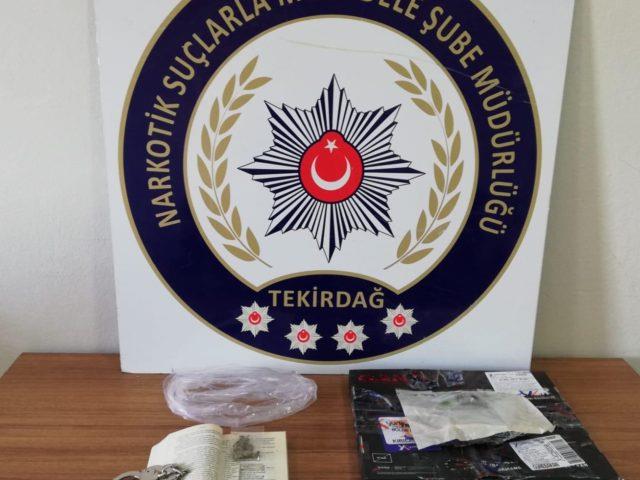 Tekirdağ'da içine esrar gizlenmiş kitabı kargodan almaya gelen kişiye gözaltı