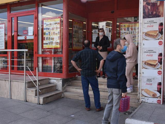 Tekirdağ'da marketlerde yoğunluk yaşandı