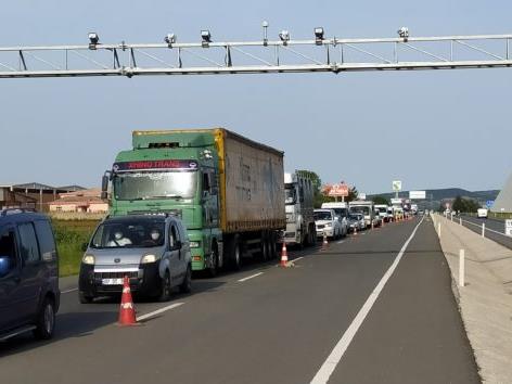 Tekirdağ'dan Keşan'a gidenler araç kuyrukları oluşturdu