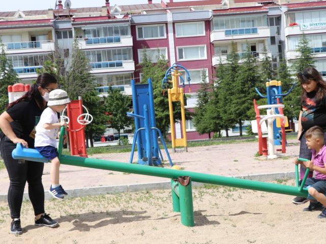 Trakya'da 14 yaş altı çocuklar park ve yeşil alanlarda eğlendi