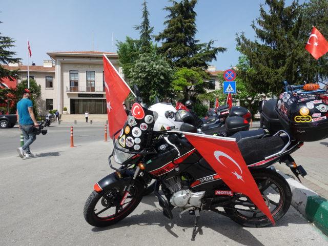 Vefa Sosyal Destek Grubu “19 Mayıs konvoyu” ile vatandaşlara moral verdi
