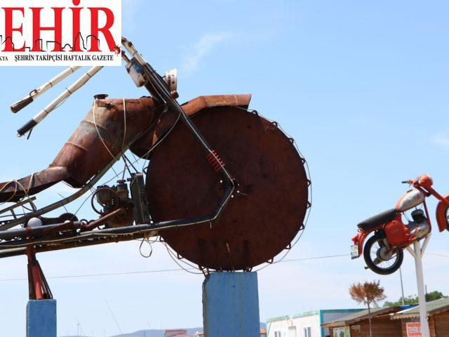 Atık metallerden yapılan 10 metrelik motosiklet heykeli ilgi çekiyor