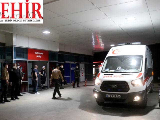Birlikte yaşadığı kadın ve bebeğini darbettiği önü sürülen şüphelinin yakınları polise saldırdı