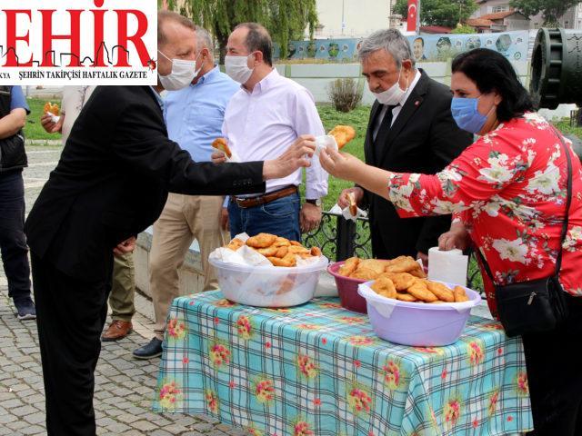 Edirne'de 9. Cumhurbaşkanı Demirel'in anısına lokma dağıtıldı