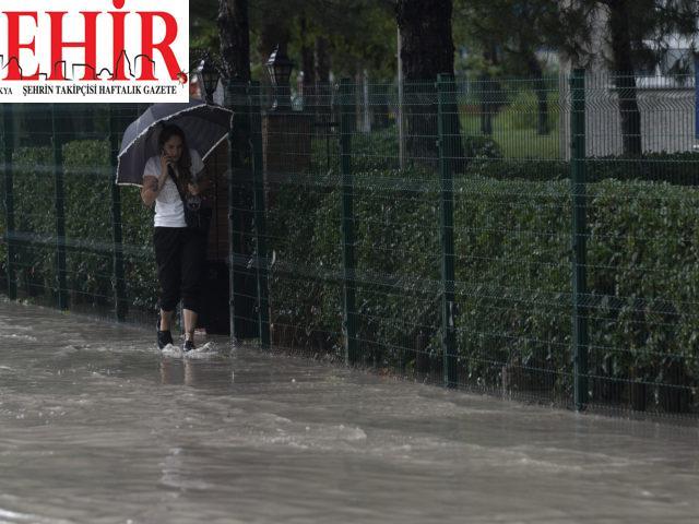Edirne'de sağanak nedeniyle yol çöktü