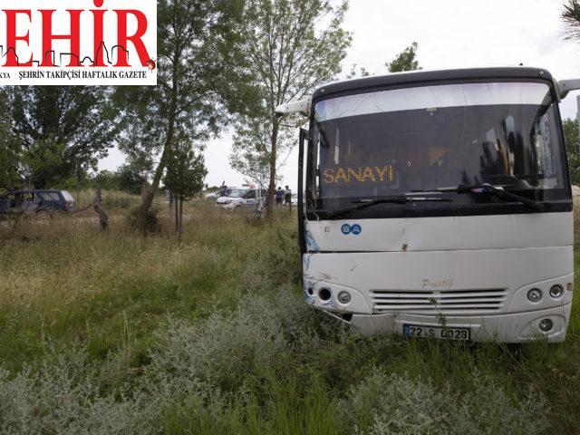 Edirne'de servis midibüsüyle otomobil çarpıştı : 3 yaralı