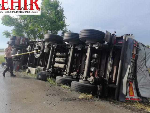 Hayrabolu'da devrilen tırın sürücüsü yaralandı
