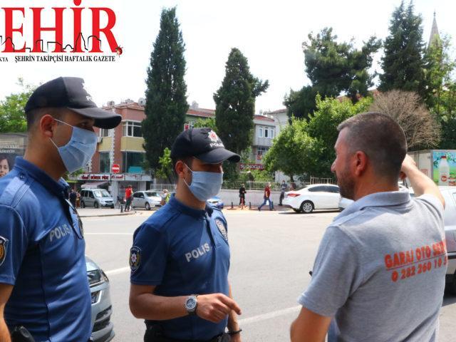 Maske takmayan vatandaşlar ile polis arasında ilginç diyaloglar
