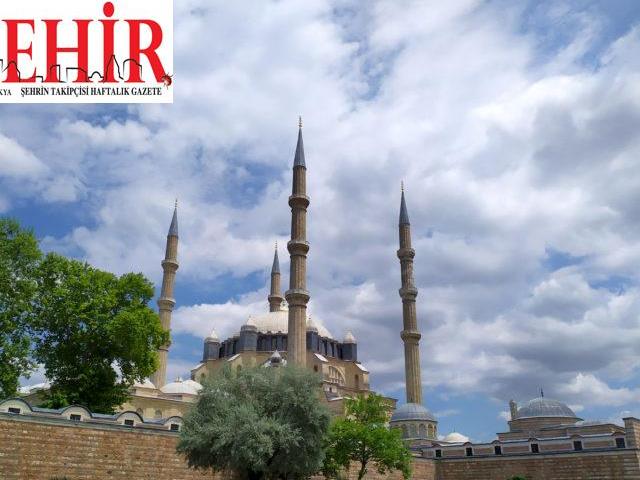 Selimiye'de salgın sürecinde beşinci cuma namazı kılındı