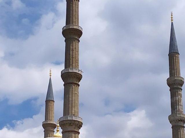 Selimiye'de salgın sürecinde beşinci cuma namazı kılındı