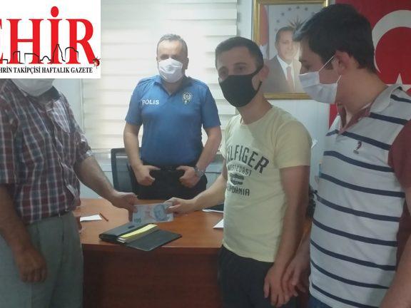 Tekirdağ'da iki genç, yolda buldukları 4 bin lirayı sahibine ulaştırdı