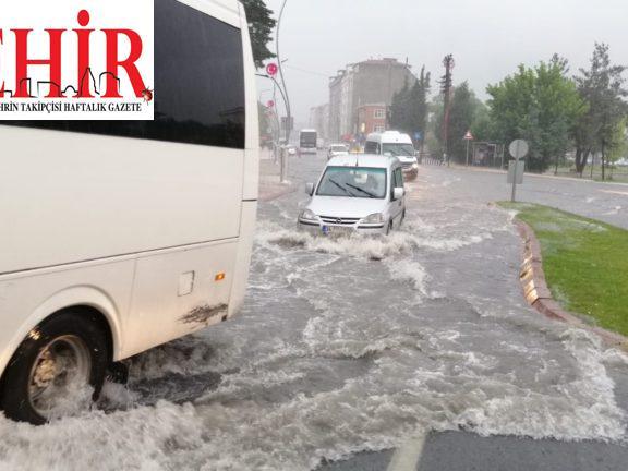 Tekirdağ'da sağanak hayatı olumsuz etkiliyor