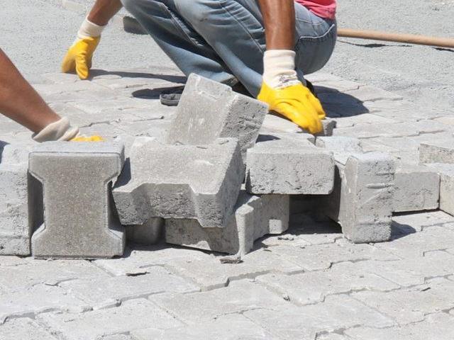 Ergene’de Kilit Parke Taş Çalışmaları Hız Kesmeden Devam Ediyor