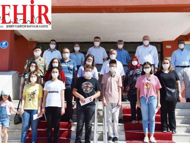 Belediye Başkanı İnan, LGS'de başarılı olan öğrencileri ödüllendirdi