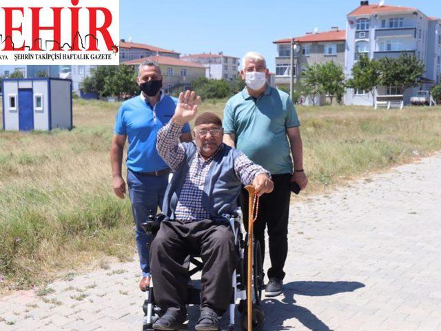 Belediye Başkanı Yüksel ihtiyaç sahibi vatandaşa akülü tekerlekli sandalye armağan etti