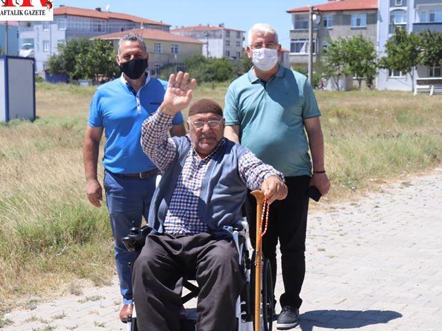 Belediye Başkanı Yüksel ihtiyaç sahibi vatandaşa akülü tekerlekli sandalye armağan etti