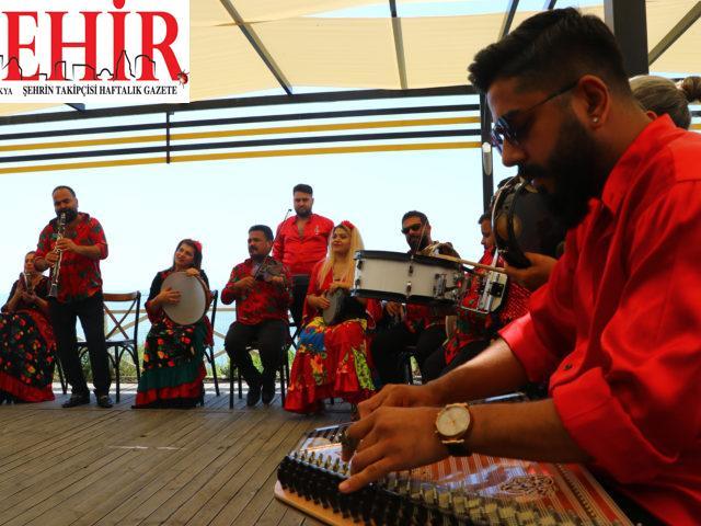 En çok oyu olmak için Roman havalarıyla maharetlerini sergilediler