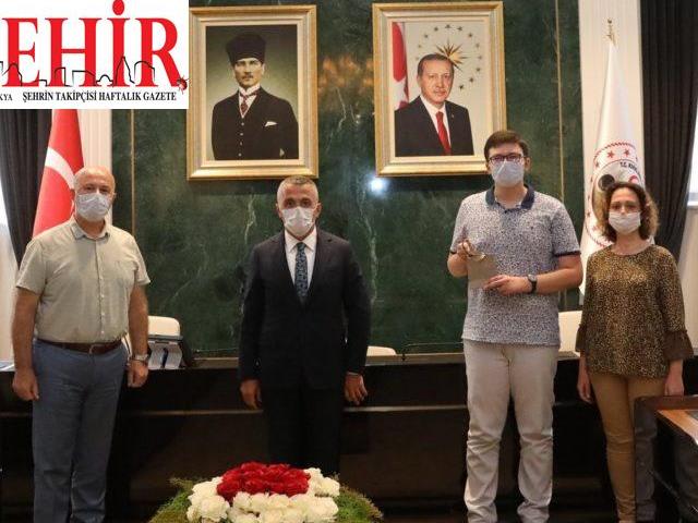 Kırklareli Valisi Bilgin, LGS birincilerini ödüllendirdi