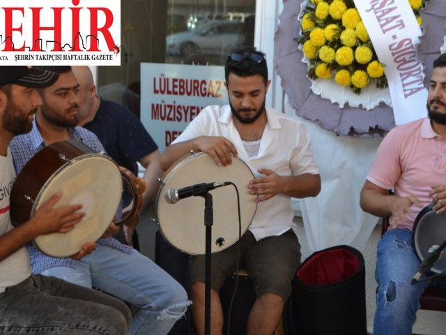 Müzisyenler Kıraathanesi, Roman havası eşliğinde açıldı