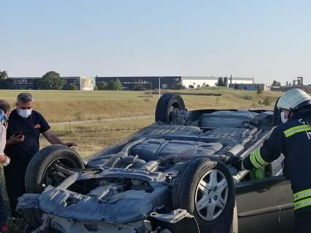 Tekirdağ'da devrilen otomobildeki 3 kişi yaralandı