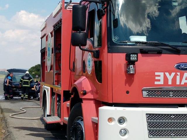 Tekirdağ'da seyir halindeki araçta yangın