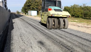 3 SOKAKTA 3 BİN METREKARE SATHİ KAPLAMA YOL ÇALIŞMASI YAPILDI