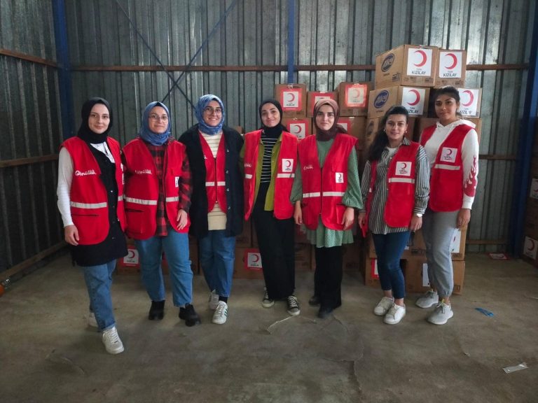 KIZILAY’DAN PAKİSTAN’A YARDIM ELİ