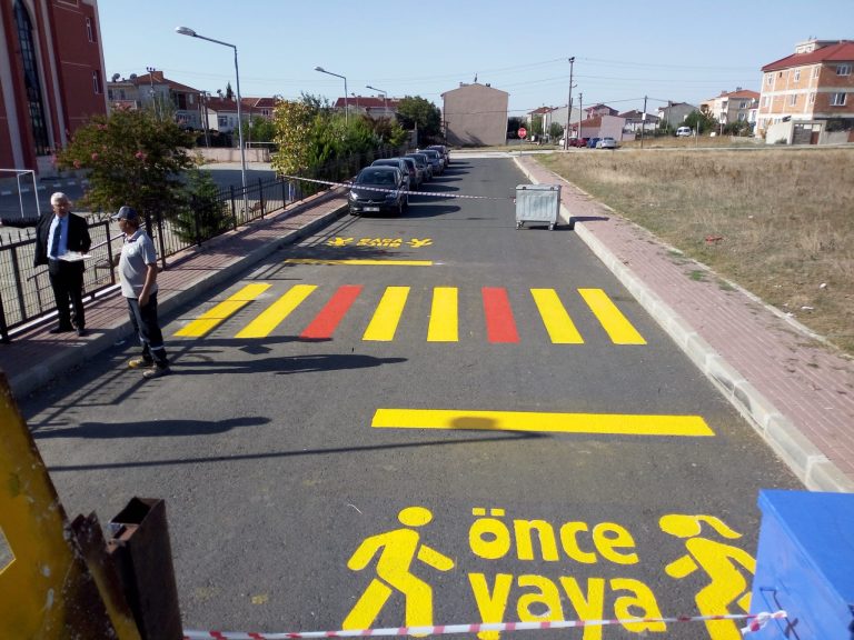 Ergene Belediyesi Öğrenci ve Yaya Güvenliği İçin Yaya Çizgilerini Yeniledi