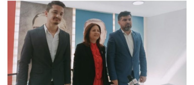 AK Parti Çorlu İlçe Kadın Kolları Başkanı Neriman Çivici, düzenlediği basın toplantısı ile Tekirdağ Milletvekili Aday Adaylığını açıkladı.
