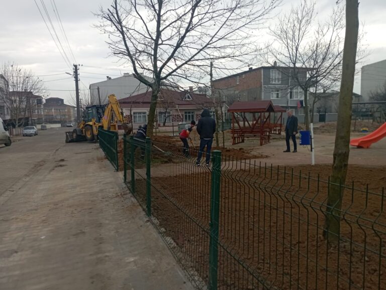 Ergene Belediyesi ekiplerinden parklara bakım