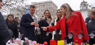 Hanımeli Çarşısı Sevgililer Günü’nde Cumhuriyet Meydanı’nda