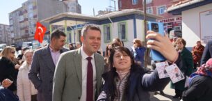 Başkan Sarıkurt’tan Kadın Esnafa Kadınlar Günü Hediyesi