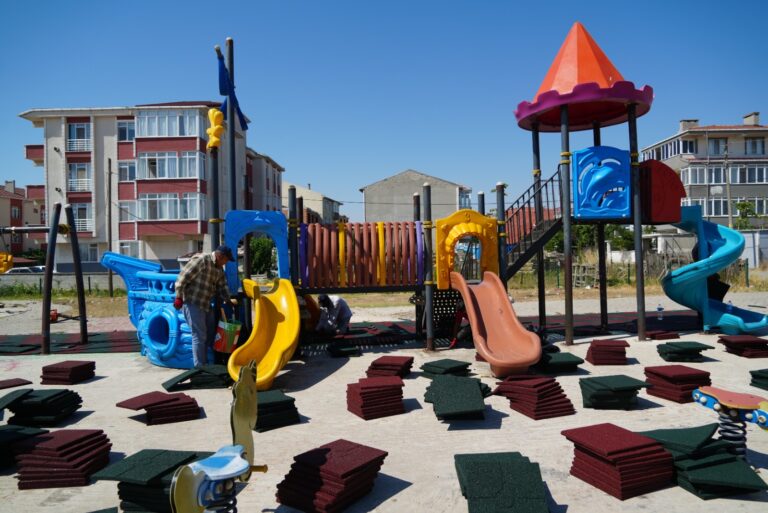 ERGENE’NİN PARKLARI YENİLENİYOR
