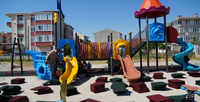 ERGENE’NİN PARKLARI YENİLENİYOR