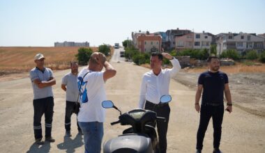 Başkan Sarıkurt, Zafer Mahallesi’ndeki Yol Çalışmalarını Yerinde İnceledi Başkan Sarıkurt, Zafer Mahallesi’ndeki Yol Çalışmalarını Yerinde İnceledi