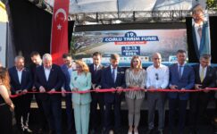 TARIM ARTIK TEKNOLOJİYLE BİRLİKTE HIZLA DEĞİŞİYOR VE GELİŞİYOR TARIM ARTIK TEKNOLOJİYLE BİRLİKTE HIZLA DEĞİŞİYOR VE GELİŞİYOR
