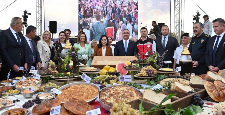 TEKİRDAĞ’IN CANDAN SOFRASINA YOĞUN İLGİ: 1. ULUSLARASI GASTRONOMİ VE BAĞCILIK FESTİVALİ COŞKUYLA BAŞLADI