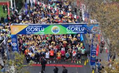 Uluslararası Çorlu Yarı Maratonu Tarihî Bir Coşkuyla Gerçekleştirildi